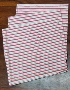 Serviettes en coton imprimées à la main, carrées, rayures rouges et blanches, lavables en machine, décoration de table, style classique, 2 pièces - Product Image 1