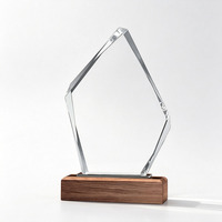 Trophée en verre cristal vierge en gros avec base en bois, directement de l'usine, gravable au laser, imprimable UV, cadeaux promotionnels pour salons professionnels