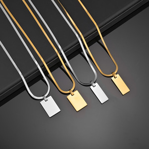 Collier Pendentif Gravé Personnalisé en Acier Inoxydable Plaqué <span class=keywords><strong>Or</strong></span> 18 Carats avec Photo et Lettre – Vente Flash - Product Image 4