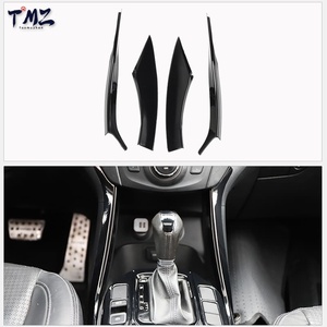 Adesivos de Acabamento Interior em Fibra de Carbono Preto Brilhante para Painel Frontal e Maçanetas de Porta LHD para Santa Fe DM 2013-2018 - Product Image 4