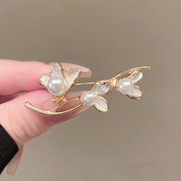 WEGOODZF Broche de luxe pour femme, fleur de poitrine élégante, accessoires de costume, broche en alliage ornée de strass et de perles, broche personnalisée, accessoires pour chaussures