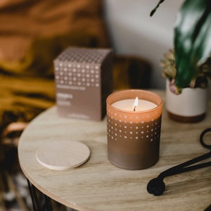 Huaming-Vela de aromaterapia de vidrio esmerilado <span class=keywords><strong>para</strong></span> decoración del hogar, sin logotipo, cera de soja de lujo, vela perfumada con aceite esencial, sin etiqueta, con tapa de madera - Product Image 1