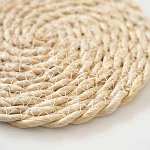 Vente en gros <span class=keywords><strong>de</strong></span> napperons <span class=keywords><strong>de</strong></span> <span class=keywords><strong>table</strong></span> ronds en <span class=keywords><strong>paille</strong></span> <span class=keywords><strong>de</strong></span> maïs tissés à la main, ensembles <span class=keywords><strong>de</strong></span> tapis <span class=keywords><strong>de</strong></span> <span class=keywords><strong>table</strong></span> antidérapants - Product Image 6