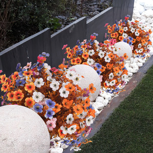 Ramo Artificial de Violetas, Lavandas y Petunias, Adorno Popular para Decoración Interior y Exterior - Product Image 5