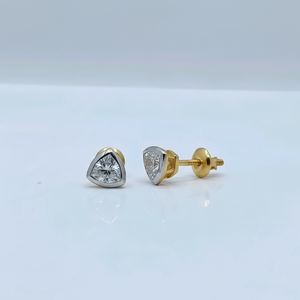 Exquisitos Pendientes Minimalistas Chapados en Oro de 22K para Mujer con Circonita Brillante de Corte Trillón en un Elegante Engaste de Bisel - Product Image 4