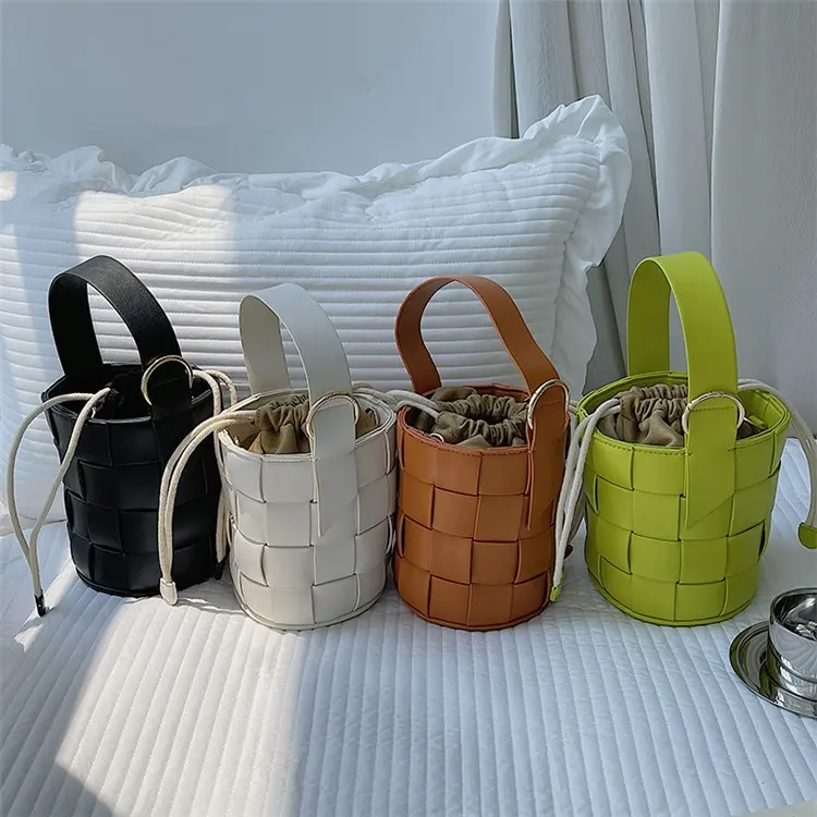 Damen neue Produkte Korea Kordel zug plissierte Schulter Umhängetasche Mode beliebte Handtasche kreative gewebte Zylinder Eimer tasche