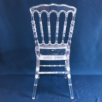 Chaise Chiavari Napoléon en résine acrylique moderne, élégante, empilable et durable de haute qualité pour hôtels, mariages, salles à manger et utilisation en extérieur