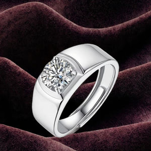 Bague d'anniversaire classique pour femme en argent sterling 925 plaqué rhodium avec moissanite et sertissage à griffes - Product Image 2