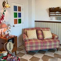 Chinesischer Landhausstil Dreisitzer Chesterfield-Sofa mit Umweltfreundlichem Schwamm, Langlebigem Holzrahmen und Jacquard-Stoff für Wohnzimmer, Apartment und Einkaufszentrum