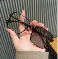 6010 Le matériel PC à grand cadre peut choisir des lunettes optiques anti-lumière bleue de haute qualité Fashion Lady