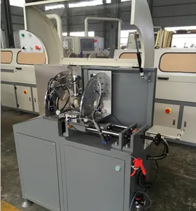 Mesin pemotong aluminium 90 derajat konektor sudut otomatis CNC efisiensi tinggi