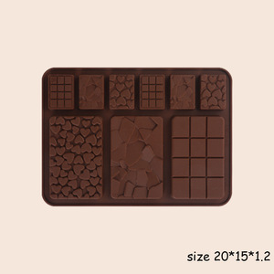 Moule à chocolat en silicone avec cadre en bois pour un support rigide, facilitant la manipulation et le transport - Product Image 1