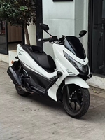 Moto Haojue UHR150 Cruiser avec moteur sans balais 150cc, modèle de tourisme Majesty T3 JYM125T-3A, avec pédalier large et support