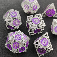 Jeu de dés Donjons et Dragons RPG argentés en métal creux avec logo personnalisé, cadeau de vacances pour le groupe de course Cthulhu, nouveauté