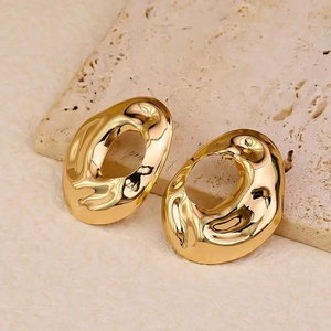 Pendientes de Aguja de Plata Estilo Europeo Americano Vintage, Diseño Ovalado Irregular Hueco, Pendientes Geométricos de Metal Simple y Moderno para Mujer - Product Image 4