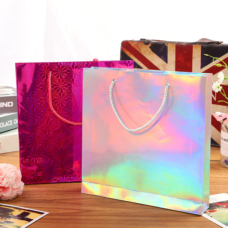 Customized Recyclable Holographic Paper Bag with Your Own Logo for Shoe Clothing Socks Fur Packaging and Gift Giving