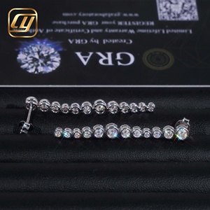Boucles d'oreilles pendantes en argent 925 avec moissanite sertie clos et diamants linéaires - Product Image 5