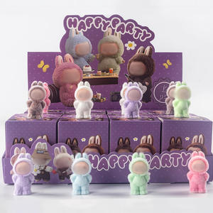 ของเล่นพลาสติกแฟชั่นสำหรับเด็ก ลายโค้ก ผ้าฟล็อกกิ้ง ของตกแต่งเล็กๆ พร้อมกล่องสุ่มและแผงขายของบับเบิ้ลมาร์ท - Product Image 3