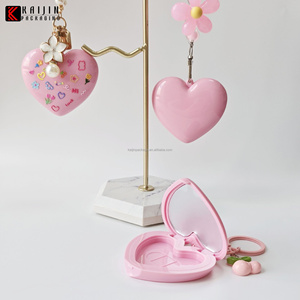 Base de Maquillaje Compacta Personalizada en Forma de Corazón de 6g con Estuche de Plástico Moderno con Estampado de Reloj Despertador para Polvo y Crema BB - Product Image 1