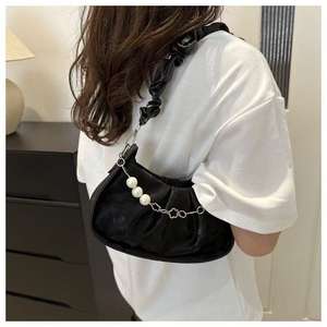 Bolso de hombro con forma de nube fruncida con decoración de cuentas para mujer - Product Image 4