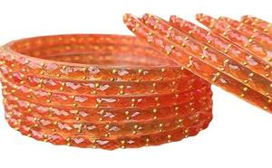 Ensemble de bracelets en verre orange Maa Durga pour femmes, design romantique géométrique à facettes en forme de goutte de pluie, pour les occasions de mariage/festivals - Product Image 2