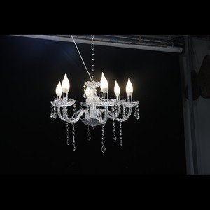 Lustre suspendu en acrylique et cristal à 15 têtes, Or et Argent, alimenté par courant alternatif, pour la décoration de hall et les événements communautaires, éclairage de plafond chaleureux - Product Image 4