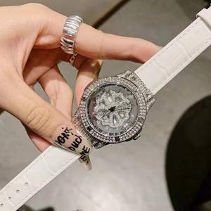 Reloj <span class=keywords><strong>de</strong></span> lujo para mujer con cristales Daisy |   Logotipo Personalizado Disponible |   Directo <span class=keywords><strong>de</strong></span> Fábrica <span class=keywords><strong>de</strong></span> VVS/PPF/C |   Reloj <span class=keywords><strong>de</strong></span> pulsera <span class=keywords><strong>de</strong></span> cuarzo para fiesta - Product Image 3