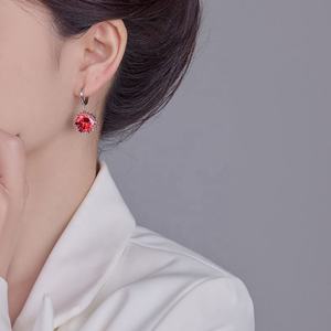 Boucles d'oreilles en zirconium rouge antique à la française, nouveau design tendance haut de gamme, style luxueux et à la mode pour les mondaines ou les cadeaux - Product Image 6