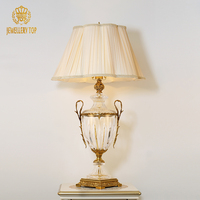 Lampe de table en laiton moderne haut de gamme d'inspiration européenne, entièrement en cuivre, design de luxe pour villa et palais, alimentation CA, forme de trophée pour salon