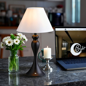 Lámpara de mesa de estilo europeo E27 con control táctil, cuerpo de metal, pantalla blanca, lámpara de escritorio que cuida la vista para dormitorio y mesita de noche. - Product Image 1