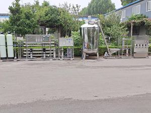 ADBlue Manufacturing produce productos terminados y los llena con agua ultrapura, formando una línea completa de producción de equipos. - Product Image 5