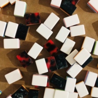 Tuiles de Mahjong Personnalisées à Trois Couches Tortoise en Acrylique Américain pour Jeux de Société et Divertissement