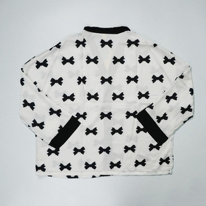 Conjunto de pijama de tela tejida de poliéster suave de gran tamaño con logotipo personalizado para mujer, ropa de dormir de ocio transpirable para otoño y primavera - Product Image 3