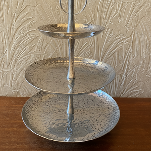 แท่นวางเทียนโลหะ3ชั้นดีไซน์วินเทจสำหรับคัพเค้กขนมหวานและขนมอื่นๆที่เสิร์ฟขนมขบเคี้ยวเหมาะสำหรับงานเลี้ยงในฟาร์ม - Product Image 1