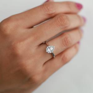 Bague de fiançailles en diamant CVD de qualité supérieure, créé en laboratoire, avec halo de diamants taille poire E F VS, bijoux de mariée écologiques - Product Image 1