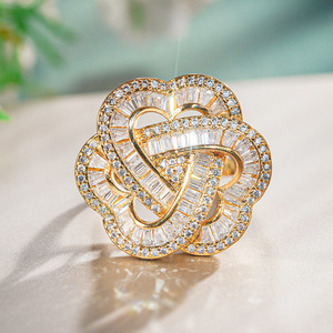 Anello a Forma di Cuore con Tre Petali per Donne, Delicato Gioiello da Dito in Stile Principessa alla Moda - Product Image 6