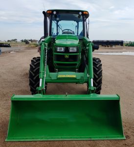 Tractor Utilitario John Deere 5100E 2021 de 100HP 4WD con Motor PowerTech y PowrReverser para Operaciones Agrícolas Confiables - Product Image 4