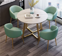 Ensemble table et chaises effet pierre moderne et compact pour réunions d'affaires et réception de clients, usage professionnel en bureau