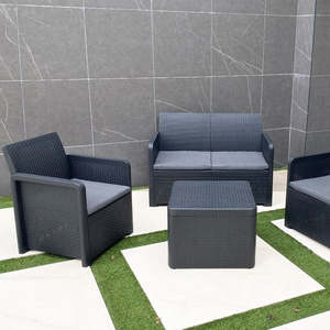 Set da Giardino Contemporaneo con Contenitore - Nassau Comfort, Divano, Poltrone e Tavolo in Plastica Riciclata Grafite, 4 Pezzi - Product Image 5
