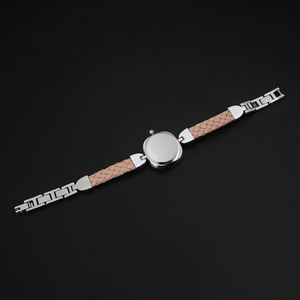 カスタムロゴ スクエア レディース ジュエリーウォッチ ラグジュアリー VVS モアサナイトダイヤモンド 腕時計 - Product Image 5