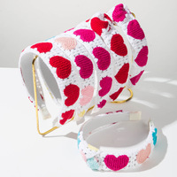 Nieuwe aanwinst: gebreide haarelastiek met hartjesprint voor Valentijnsdag, haaraccessoires voor dames