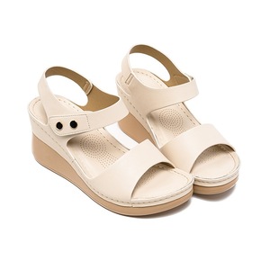 Sandales compensées élégantes à bout ouvert avec boucle, dessus en cuir microfibre, chaussures d'été pour femmes, livraison directe - Product Image 5
