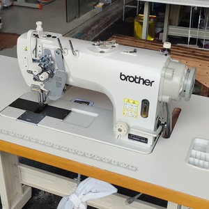 Máquina de Coser Motorizada 8450 con Doble Aguja, Barra de Agujas Dividida, Puntada de Seguridad, 700 Puntadas/min, 10MM de Grosor, para Uso Doméstico - Product Image 2
