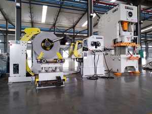 HAIWEI PLC-Intelligentes 3-in-1-Abwickel-Glätteisen-Zuführsystem 2,2/4,5 kW Leistung 5T Kapazität für 0,3-4,5mm dickes Metall - Product Image 4