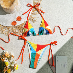 Nuevo bikini de tela con burbujas de estilo europeo y americano, sexy, con tiras múltiples, de color sólido, traje de baño de dos piezas para la playa. - Product Image 1