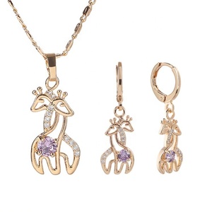 Conjunto de Joyería de Boda Chapado en Oro de 18K con Circonita Cúbica de Jirafa para Mujer, Collar con Colgante de Animal y Pendientes Colgantes a Juego, de Moda - Product Image 6