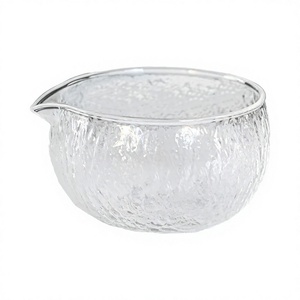 Bol à matcha en verre transparent fait à la main, tasse à thé Chawan avec bec verseur, bol de service à thé texturé pour la cérémonie du thé et la maison - Product Image 4