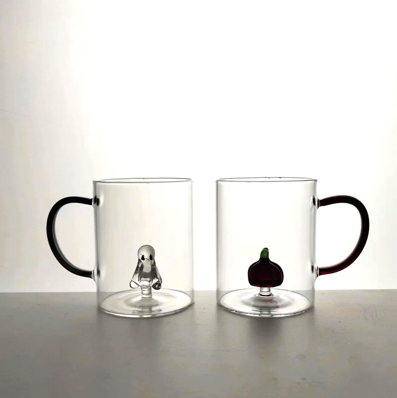 Großhandel Glasbecher mit 3D-Kürbisgespenst im Inneren handgeblasener lebensmittelqualitäts-Glasbecher mit Griff Kaffeebecher Halloween-Geschenke