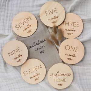 Hermosas Tarjetas de Madera Ecológicas para Fotografía de Bebés Recién Nacidos, Personalizadas con Grabado Mensual - Product Image 1