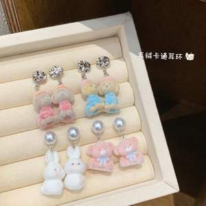 Boucles <span class=keywords><strong>d</strong></span>'oreilles pendantes en forme <span class=keywords><strong>d</strong></span>'<span class=keywords><strong>ours</strong></span> <span class=keywords><strong>et</strong></span> de chien, mignonnes, en perles floquées, pour femmes, avec aiguille en argent, design exquis, doux <span class=keywords><strong>et</strong></span> tridimensionnel - Product Image 1